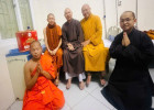 Nhị vị Thượng tọa Chứng minh Ban Trị sự Phật giáo tỉnh thăm Chủ tịch Liên minh Phật giáo Lào tỉnh Hủa Phăn